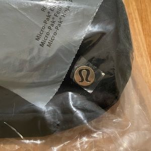 Factory Sealed NWT Lululemon Everywhere Belt Bag Black and Gold 2023 Sold Out